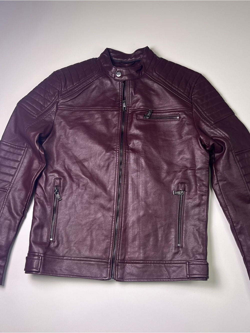 GUESS Men's Moto Jacket SZ S Burgundy Maroon Faux Leather Cafe Racer Biker NWOT